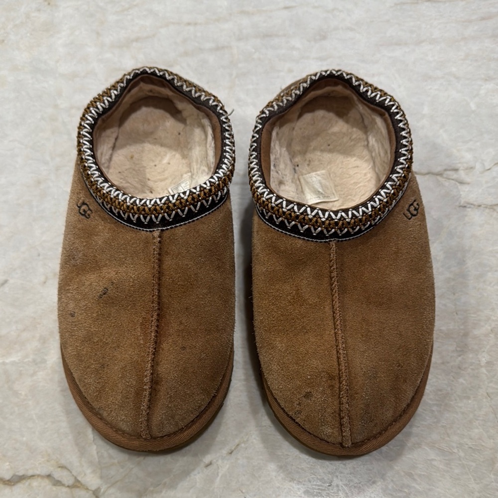 Ugg Tasman - Brown Suede Slippers with Patterned Trim